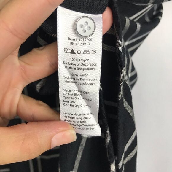 Jachs Girlfriend Plaid Button Up Cutoff Sleeve Top - Picture 6 of 7